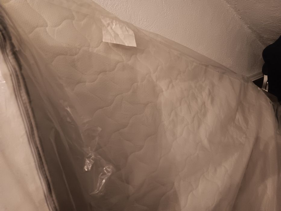 Colchão e cama solteiro