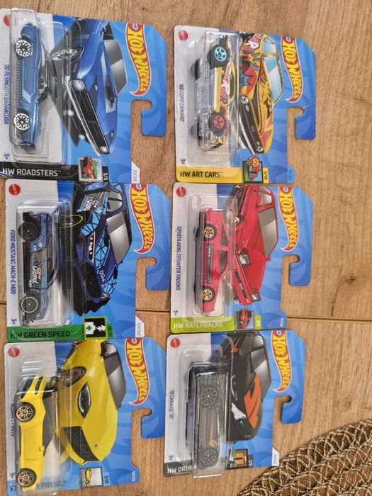 Sprzedam autka  hot wheels nowe 28 szt