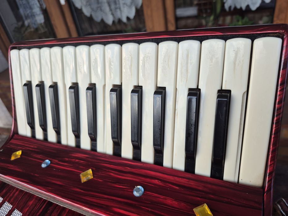 Akordeon Bacarola 32 basy