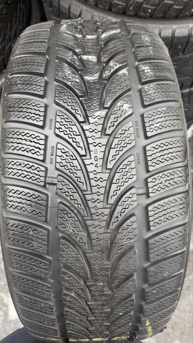 235/35/19 Nokian