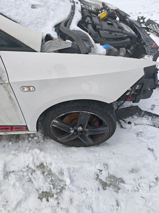 Przód przedni prawy błotnik seat ibiza 6J LB9A