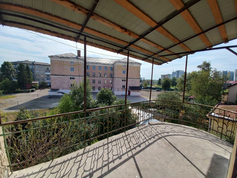 Продаж 2к квартири 79.2 кв. м на вул. Курінного Чорноти