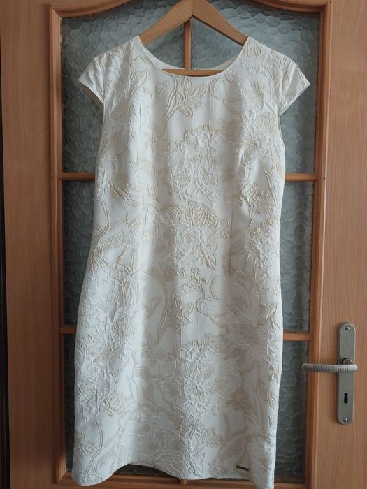 Elegancka suknia śmietanka wyszywana zlotem