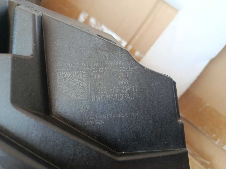 Audi A4 B9 рестайлінг права LED фара 8W0941034F комплектна, з блоком