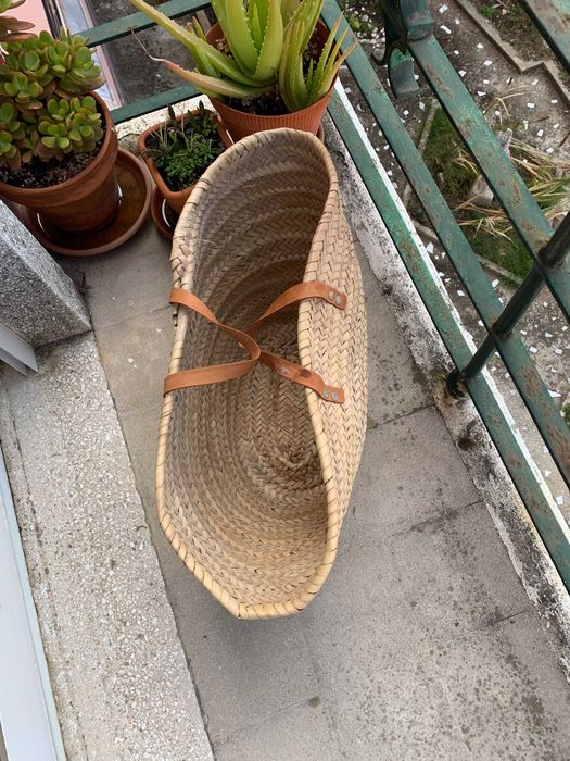 Cesta de vime natural artesanal com alças de couro