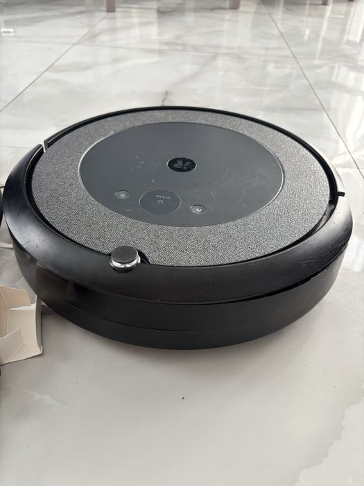 Irobot Roomba i5 clean base