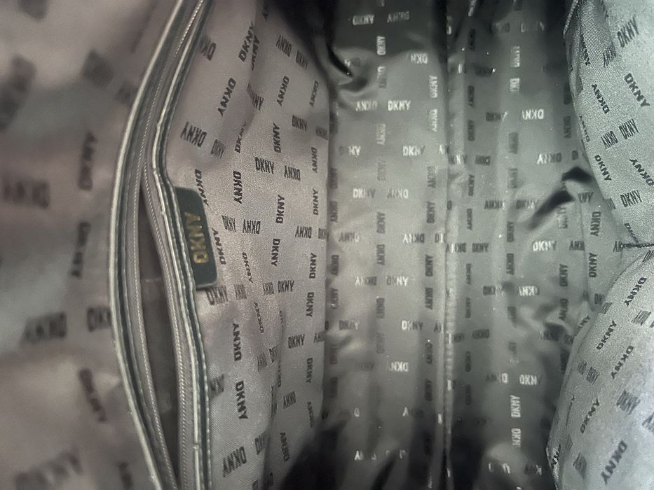 Mala DKNY totalmente nova