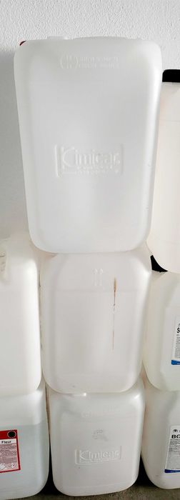 Bidões de plástico de 10, 20 e 25 litros