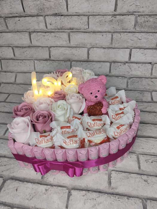 Prezent na Walentynki , słodki tort