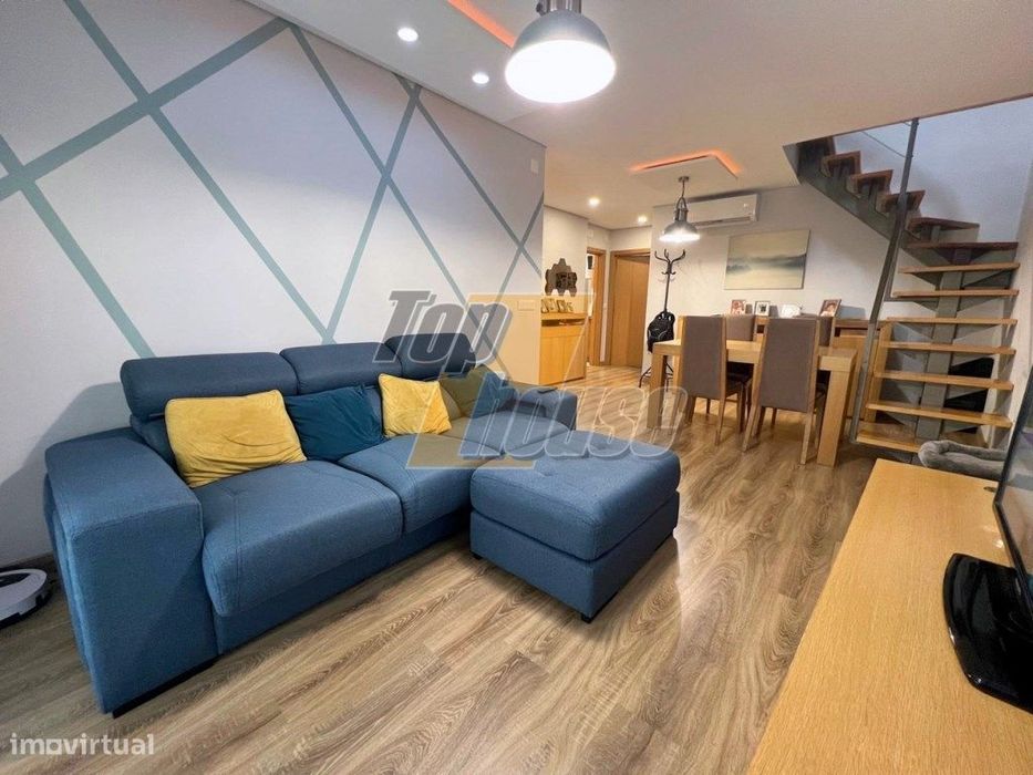 Apartamento T2 + Aproveitamento De Sótão | Totalmente Remodelado