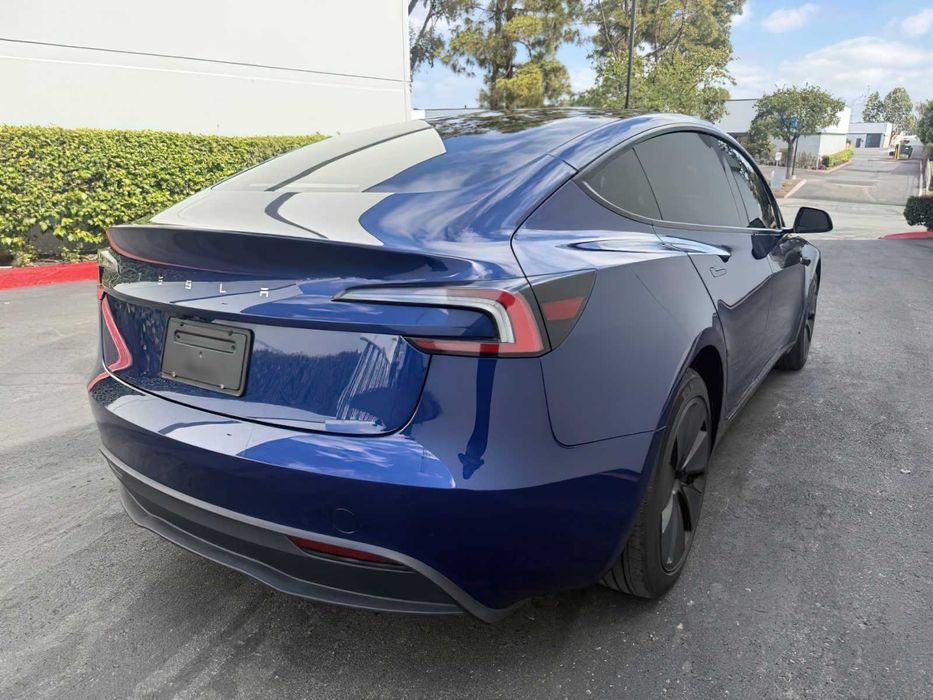 Tesla Model 3      2025