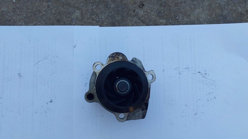 Продам водяний насос (помпу) гольф 5