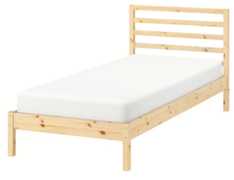 Łóżko z materacem 90/200  stan bardzo dobry