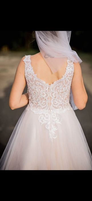 Suknia ślubna w kształcie litery A