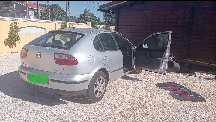 SEAT Leon 1M ano 2000 1.4 gasolina foto 3