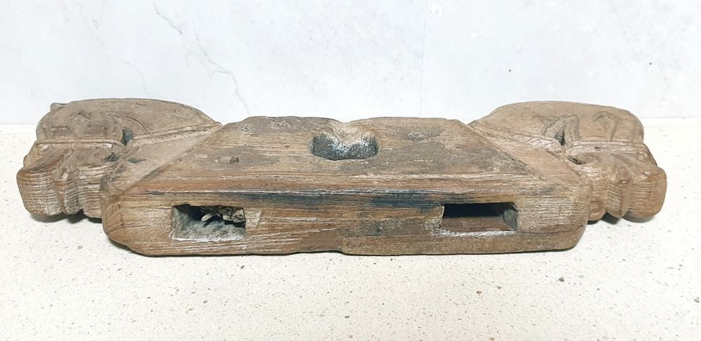 Linda antiga talha em madeira "cavalos" esculpida à mão