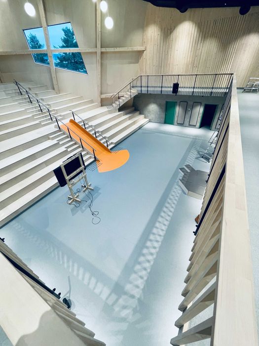 Instalacja podłóg wykładzinowych, żywicznych, mikrocement, samopoziomy