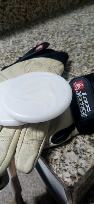 Landyachtz Switchblade 38'' Crown Peak Longboard and gloves