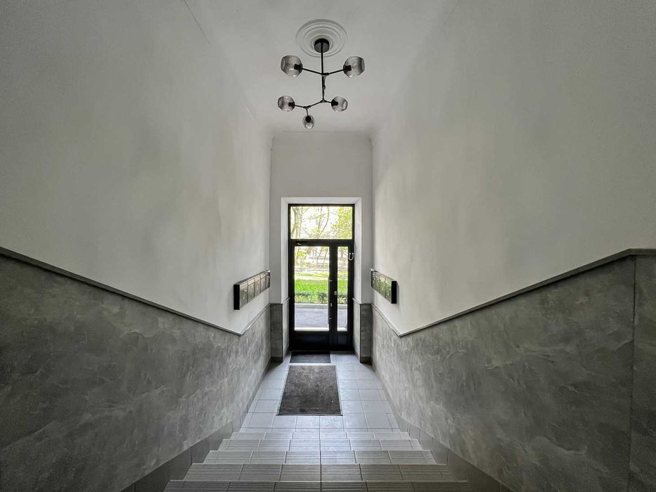 Продаж 3к квартири в Києві, Богомольця вул., 7/14 Без комісії