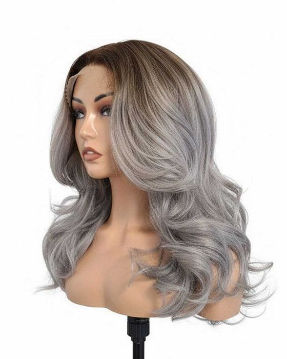 Peruka z koronką w odcieniu platynowego blond ombre