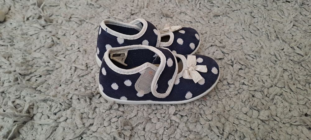 Buty dziewczęce na rzepy, rozmiar 23