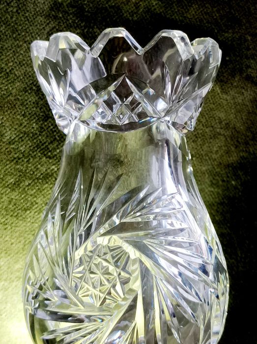 Kryształowy wazonik Bohemia  głęboki szlif, ciężki, 10,5 cm