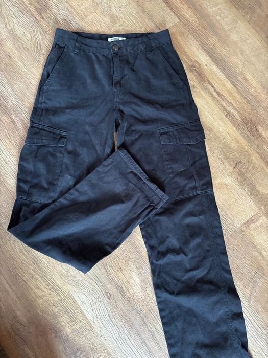 Czarne spodnie cargo