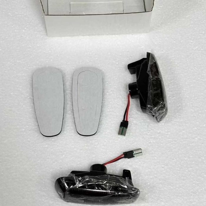 Повторители поворотов (черные - LED) HYUNDAI