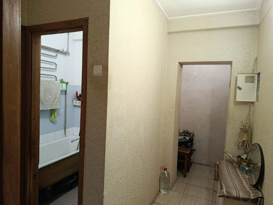 Продам 1 ком. квартиру в центре, н. Независимой Украины на 2 этаже пятиэтажного дома