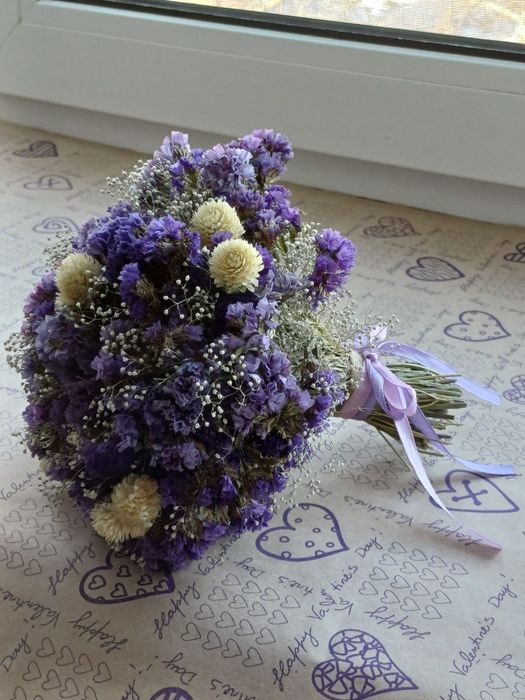 Весняні букетики з сухоцвітів