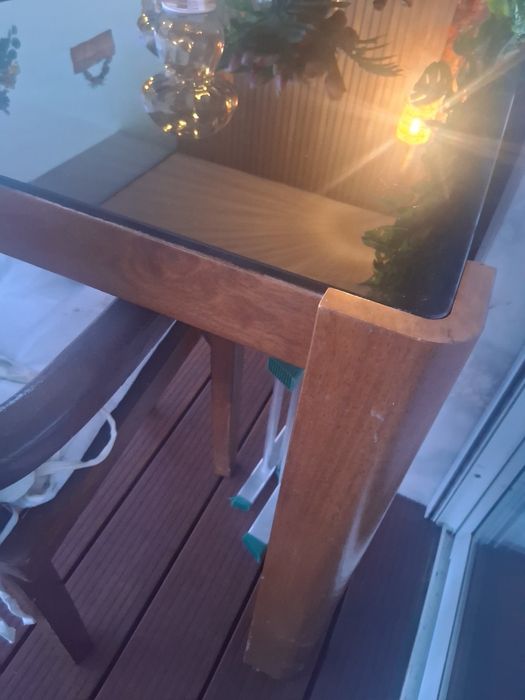 Mesa   em madeira e vidro lindissima