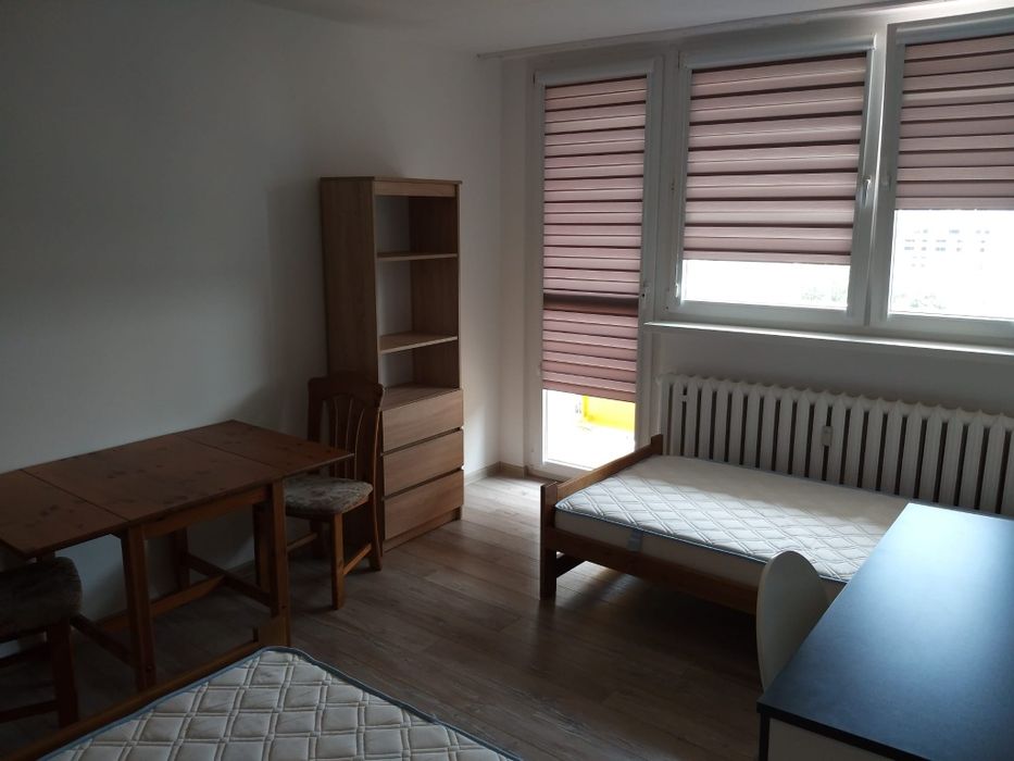Duży pokój z balkonem