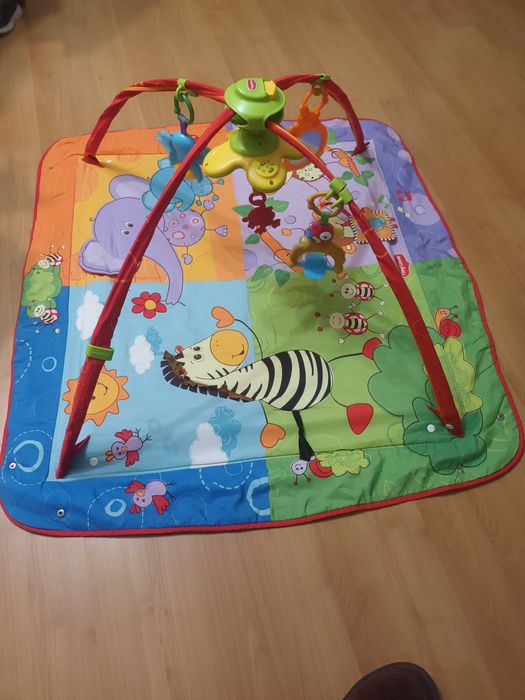 Mata edukacyjna dla niemowląt Tiny Love z zawieszkami
