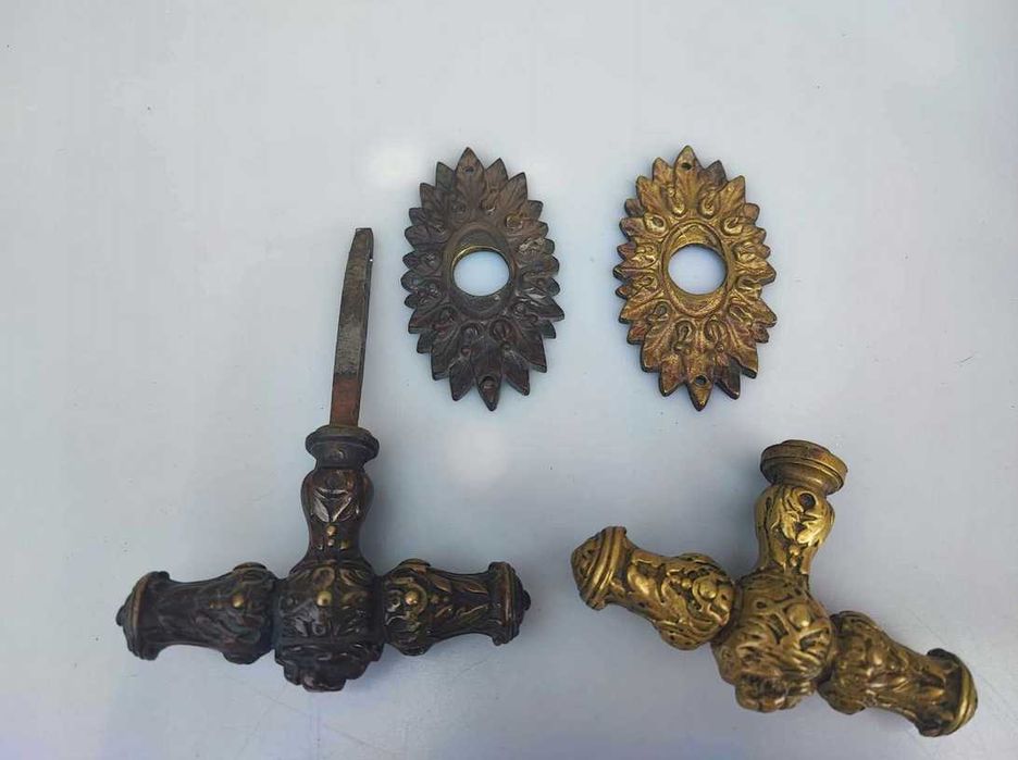 Stare szyldy,klamki,do drzwi,okna,mosiężne,lew,cena za 1 komplet