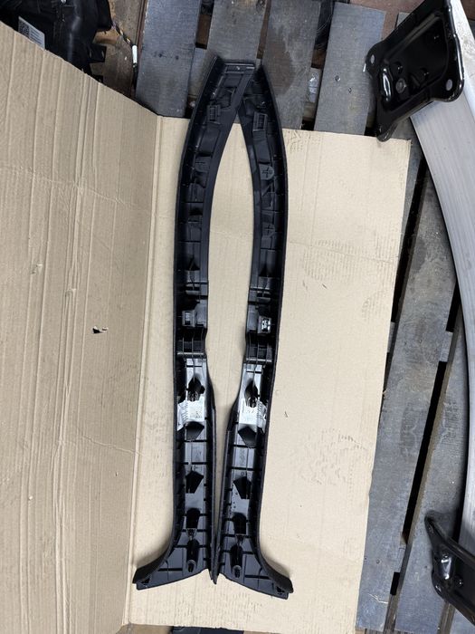 Обшивка багажніка лонжерона Tesla Model Y 2023