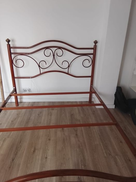 Cama de ferro sem estrado 2,00x1,40