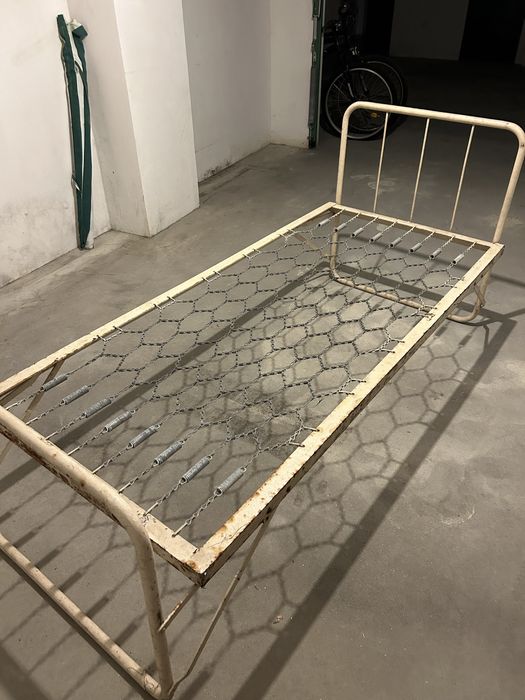 Cama de Solteiro em ferro