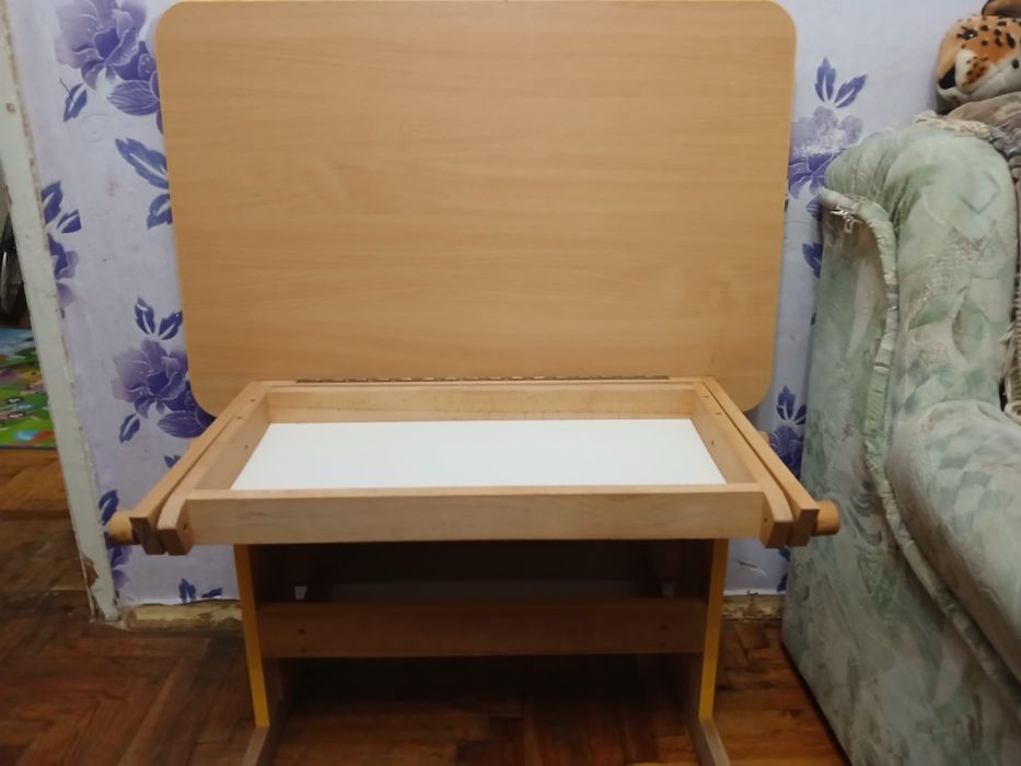 Парта школьная в идеальном состоянии