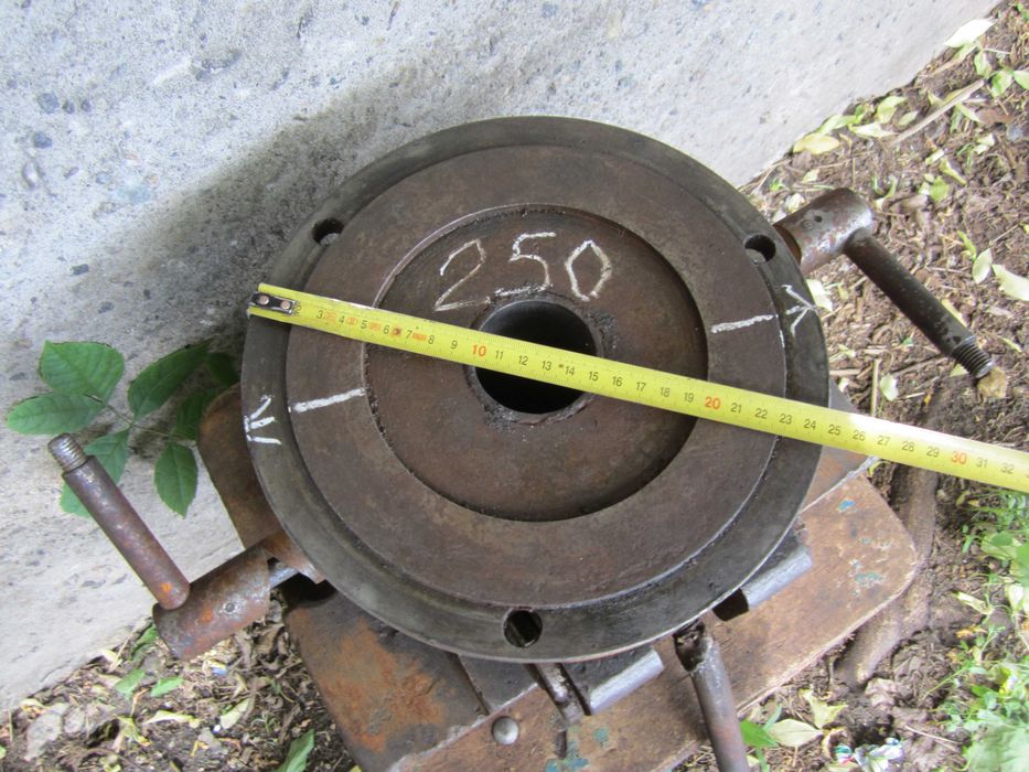 Патрон токарный  160  мм , планшайба 200 мм