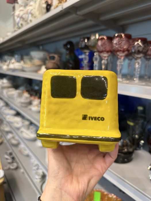 Skarbonka Fiat Iveco Daily ceramiczna żółta retro dekoracja 1350