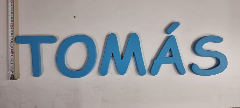 Letras em madeira pintadas (Tomás)