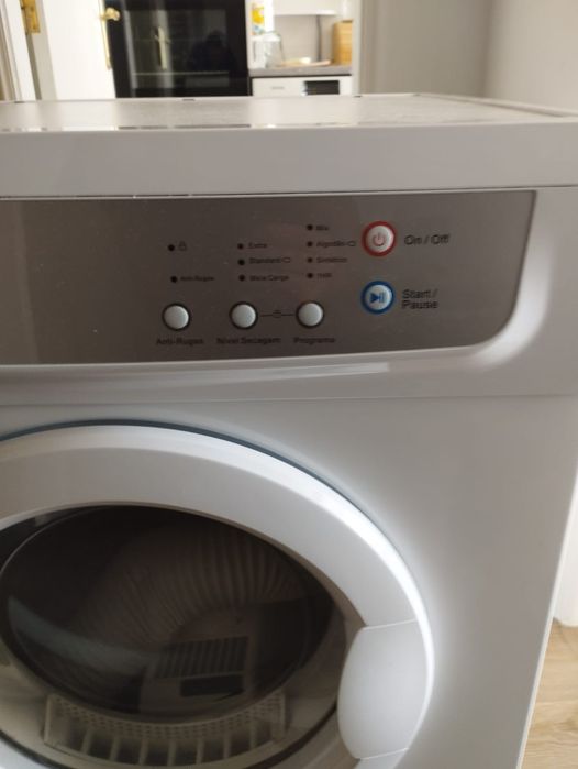 Máquina de secar roupa