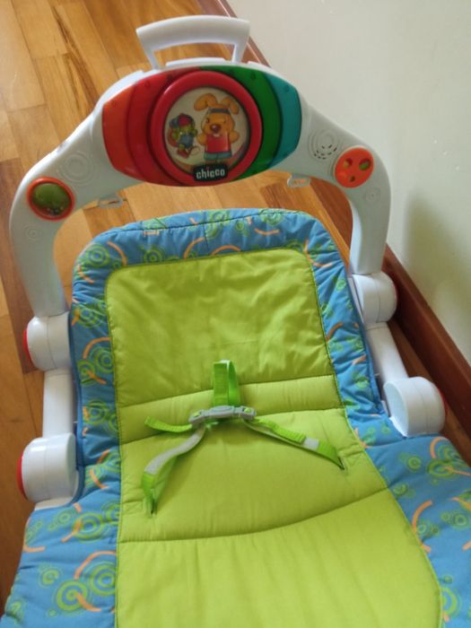 Esperguicadeira.  Chicco  luzes. e musica