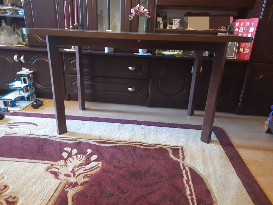 Duży, rozkladany stół