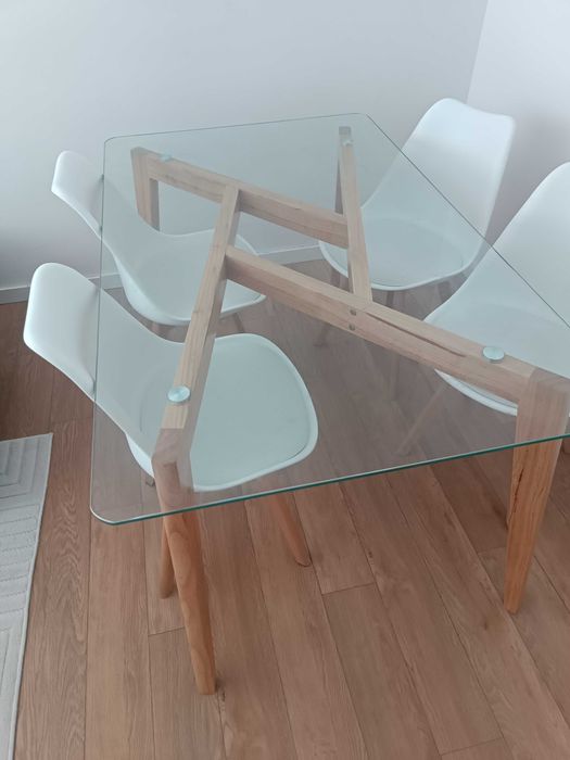Conjunto de mesa com 4 cadeiras