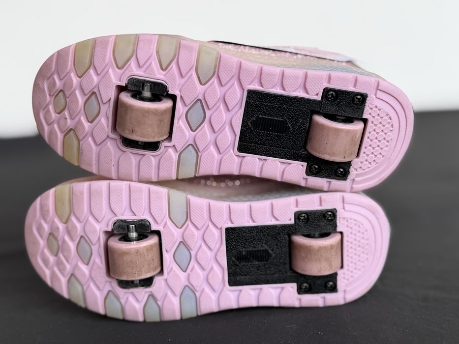 Sapatilhas de menina, com rodas