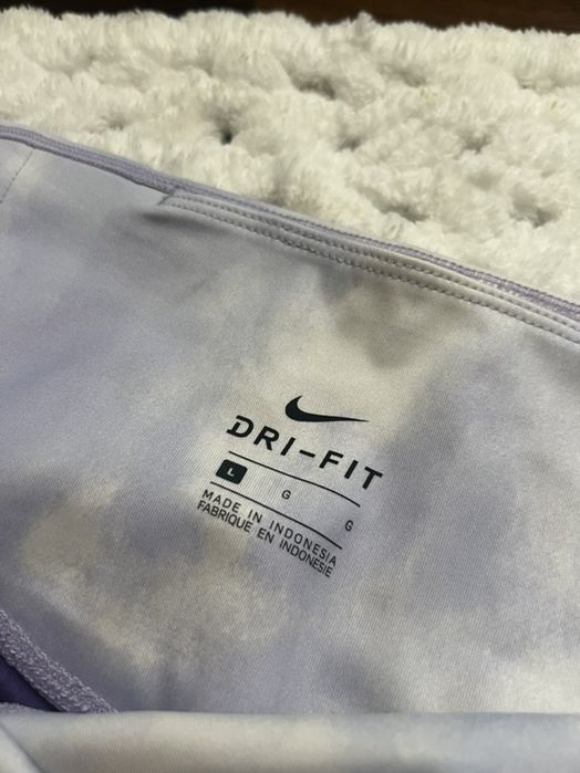 Оригінальні жіночі лосіни Nike L Нові