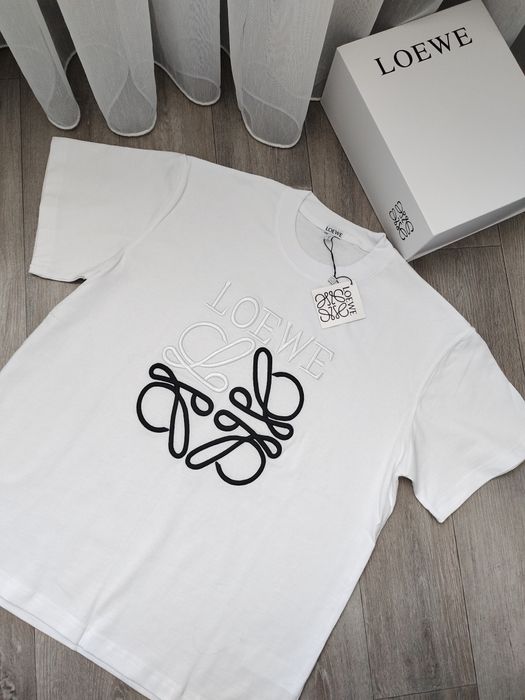 Біла футболка loewe