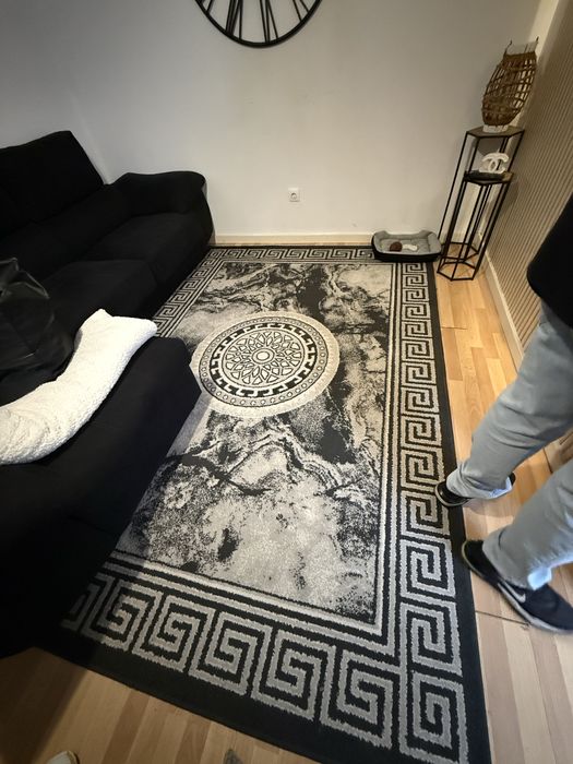 Carpete preta e cinza