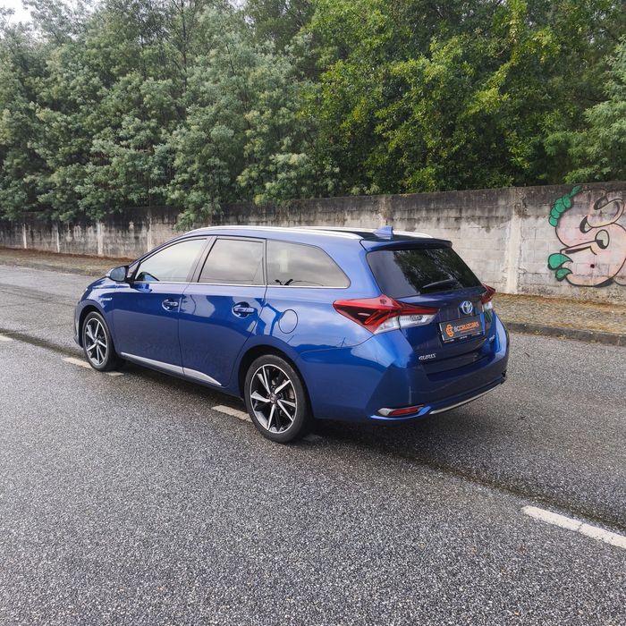 Toyota Auris Touring Sports Hybrid — photo 4